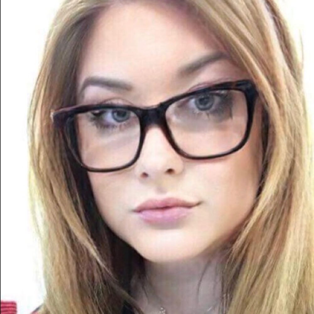 Meet your Posher, Courtney